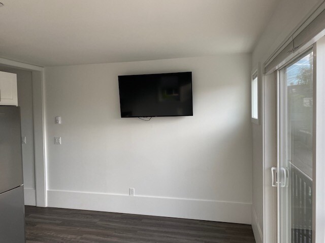 tv in unit - 2331 Boylston Ave E