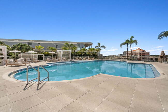 Building Photo - 400 Central Ave