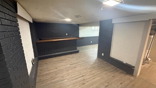 Building Photo - 1430 Golden Dr