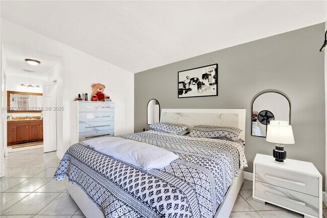 Building Photo - 17101 SW 142nd Pl