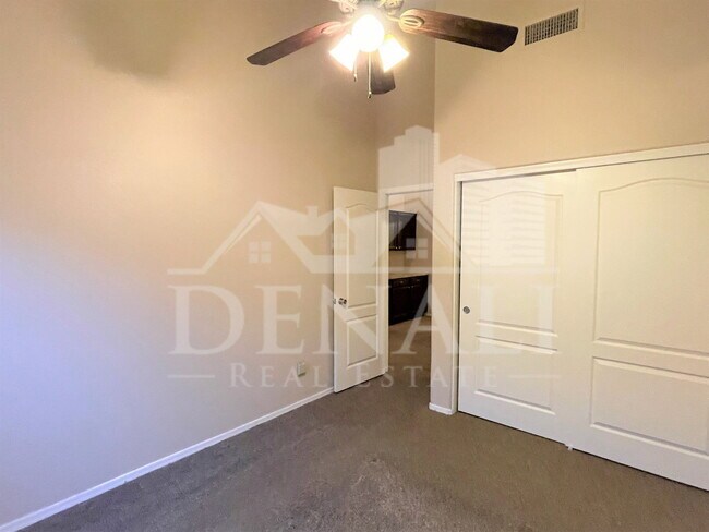 Building Photo - 1121 S Western Skies Dr