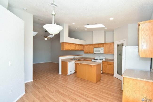 Building Photo - 9157 E 31st Ln