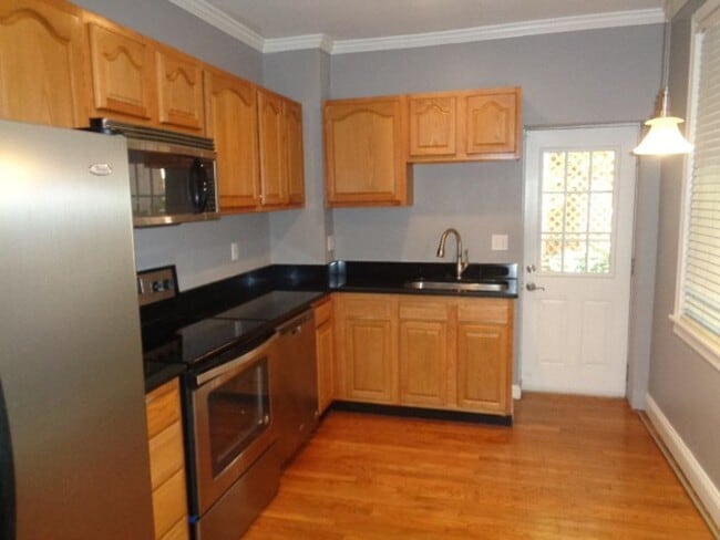Building Photo - 404 S Eaton St