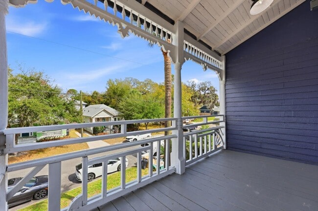 Building Photo - 300 E 3rd St