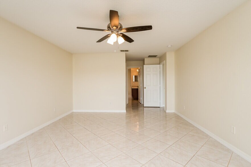 Building Photo - 621 Skyridge Rd