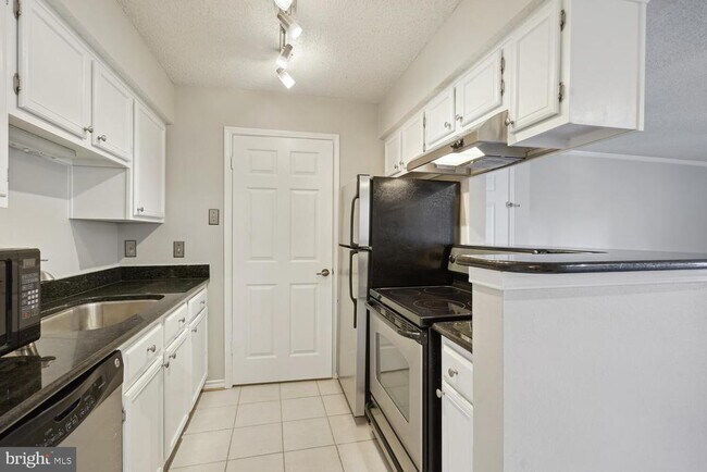 Building Photo - 1536 Lincoln Way