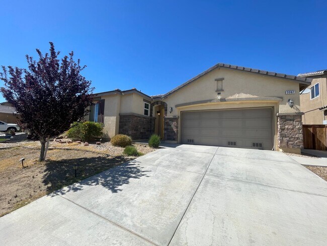 Building Photo - Rosamond 4 Bedroom + 2.5 Bathroom