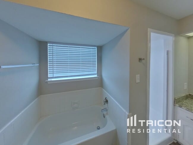 Building Photo - 10144 Desert Willow Dr