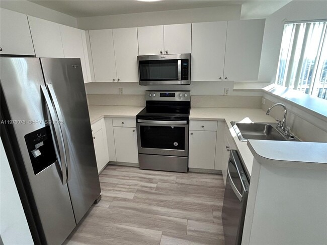 Building Photo - 10 Aragon Ave