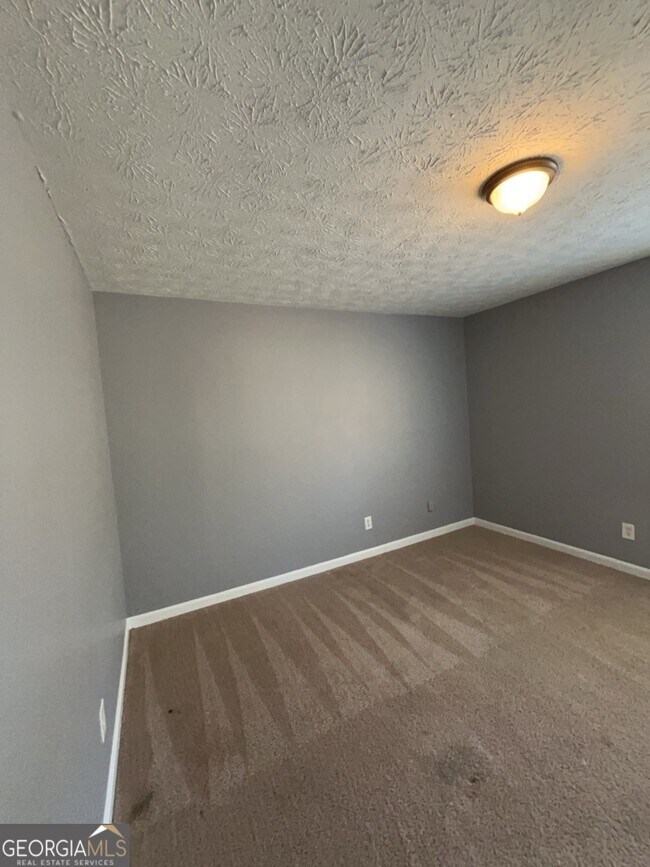 Building Photo - 1682 Charmeth Rd