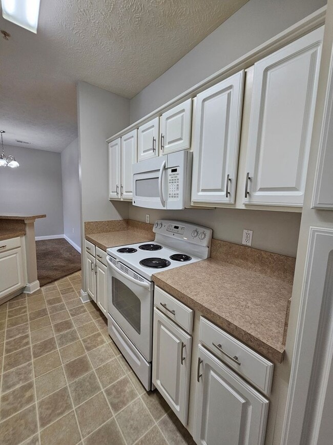 Building Photo - Fountain Pointe 3 bed 2 bath - Long Term R...