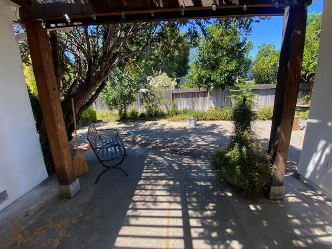 Building Photo - Updated property with luxury Appliances in a prime location in Livermore