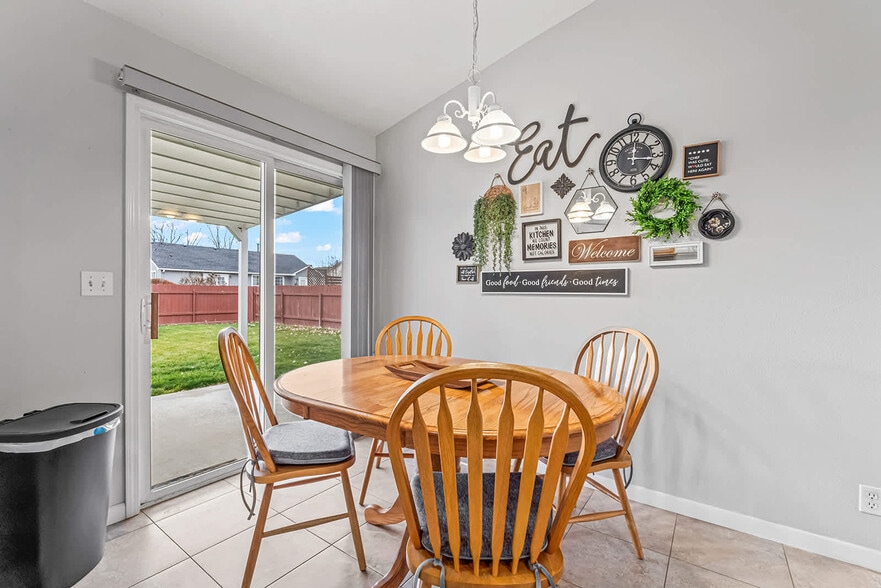 Building Photo - 727 W Clark Ave