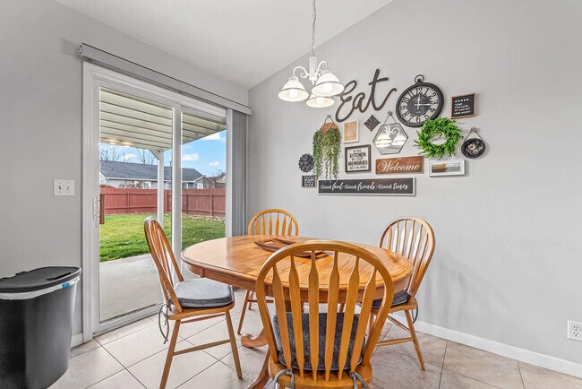 Building Photo - 727 W Clark Ave