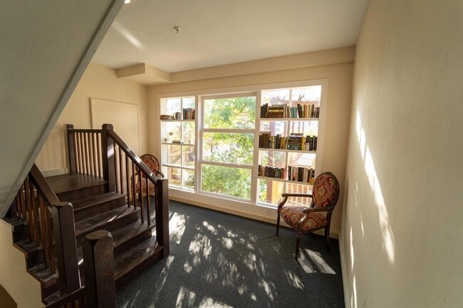 Building Photo - 11 Aviles St