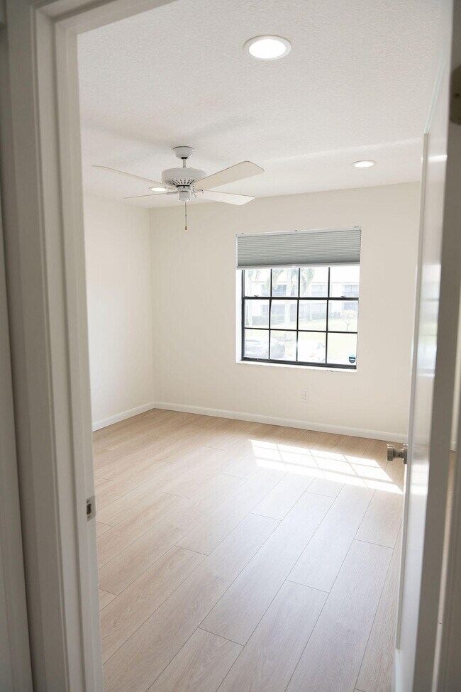 Building Photo - 602 Pinecrest Cir