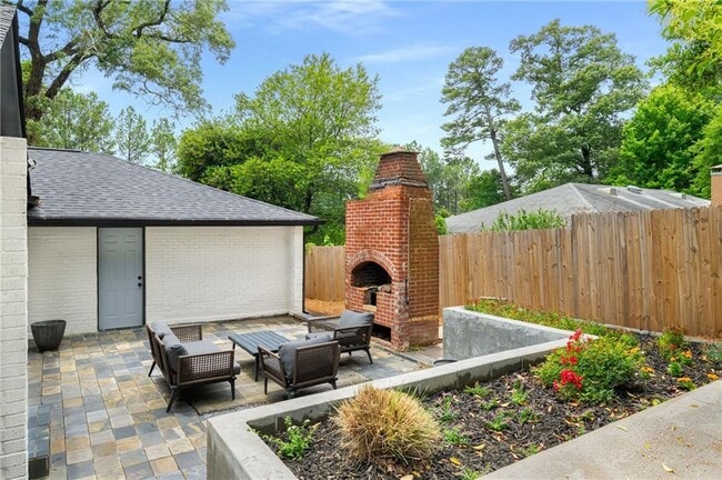 Building Photo - 3154 N Druid Hills Rd