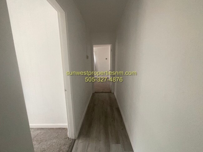 Building Photo - 2 Bedroom, 1 Bath Duplex