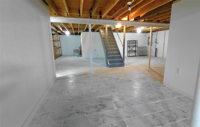 Building Photo - 874 Hollyridge Dr