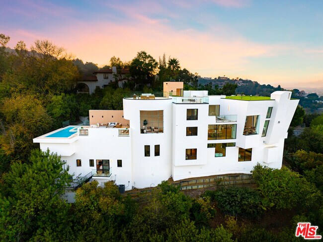 Building Photo - 3596 Woodhill Canyon Rd