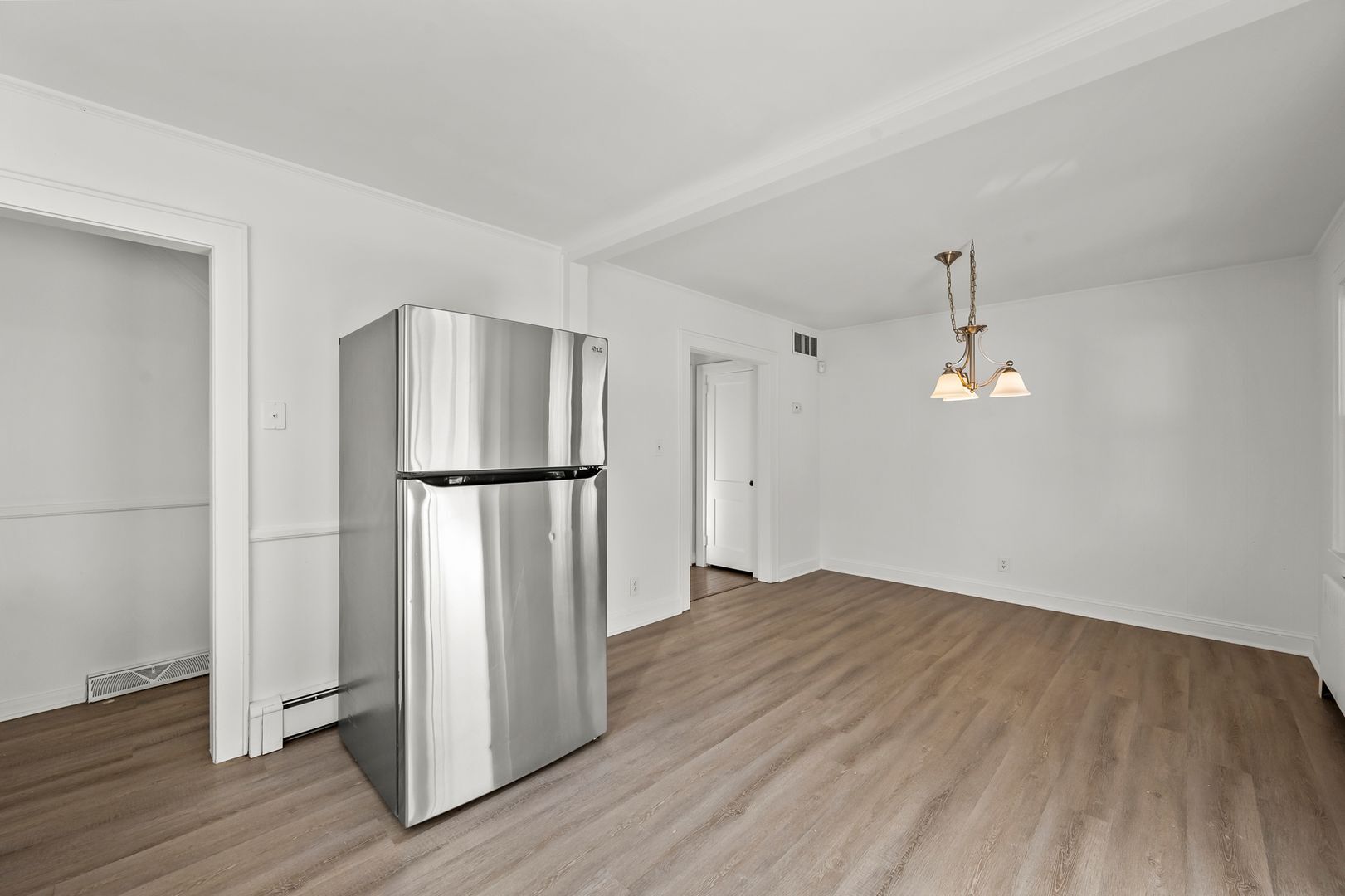 Building Photo - 3223 Anderson Dr