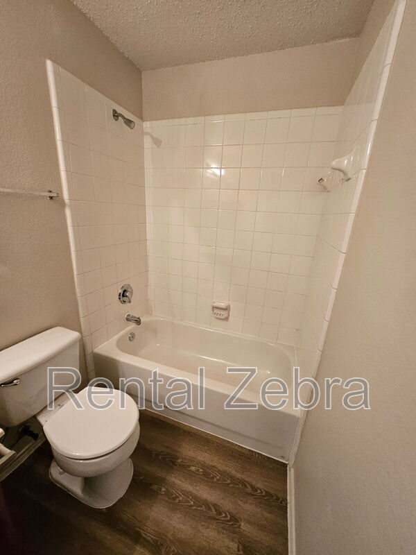 Building Photo - 2841 McKenzie Ln