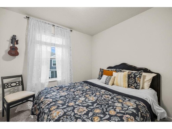 Building Photo - 775 Roselyn Dr