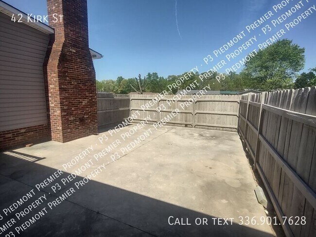 Building Photo - 42 Kirk St