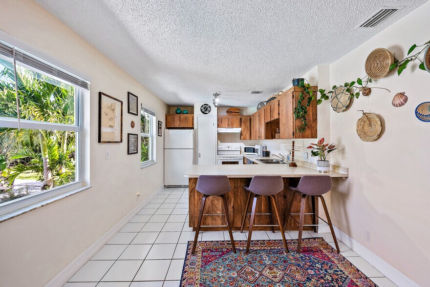 Building Photo - 2686 Hinda Rd