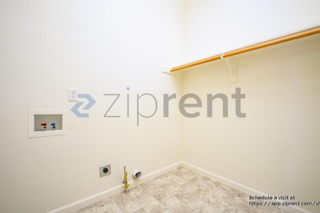 Building Photo - 100 Canterbury Ct