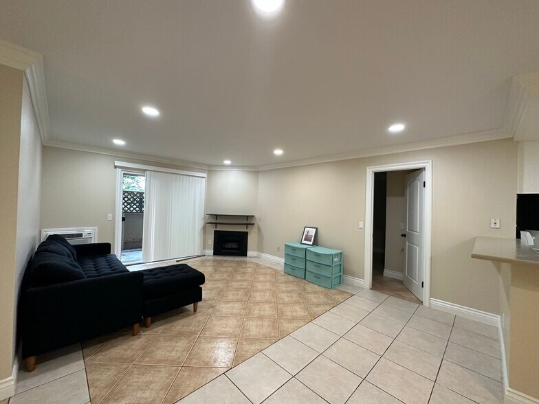 Building Photo - 227 Woodland Pky