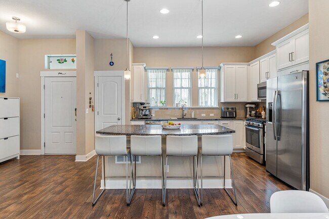 Building Photo - 9325 E 58th Dr