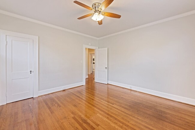 Building Photo - 1015 S Hawthorne Rd