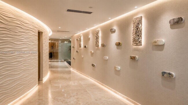 Building Photo - 15901 Collins Ave