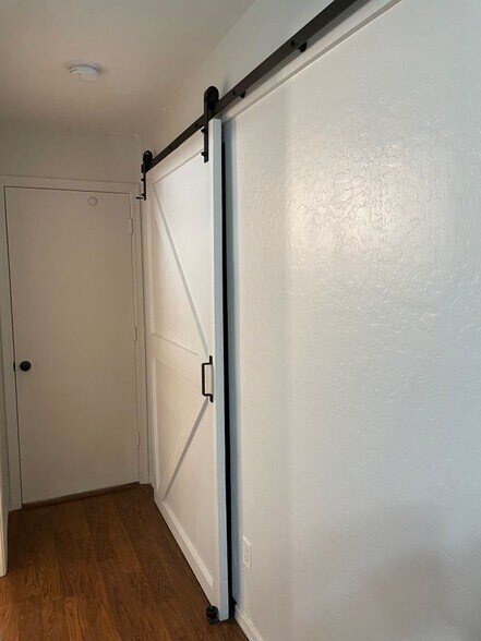 Building Photo - 106 S 110th St