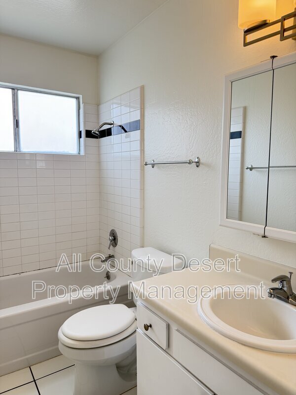 Building Photo - 550 El Cielo Rd