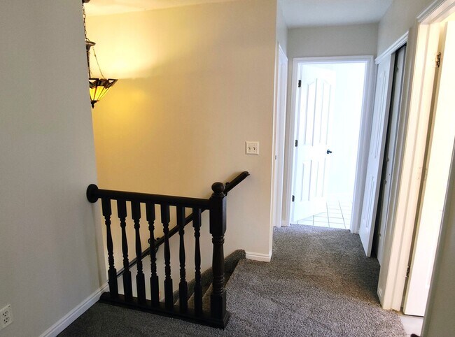 Building Photo - Beautiful 5 Bd 3.5 Ba Home w/Mother-In-Law...