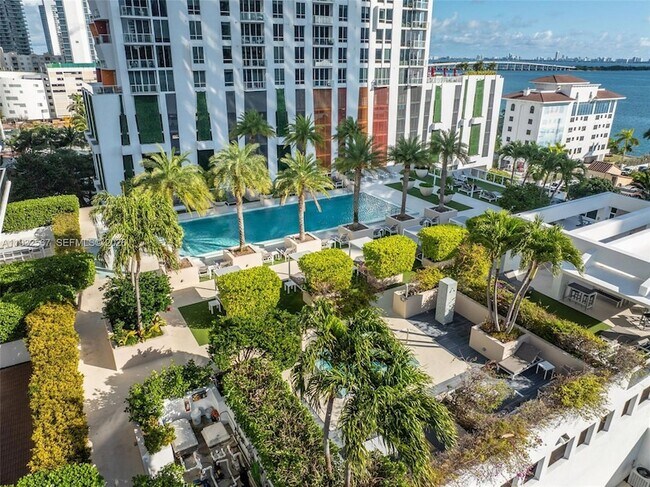 Building Photo - 600 NE 27th St