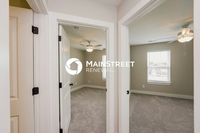 Building Photo - 3 Bedroom Pet-Friendly Home in Gallatin, TN with Main Street Renewal