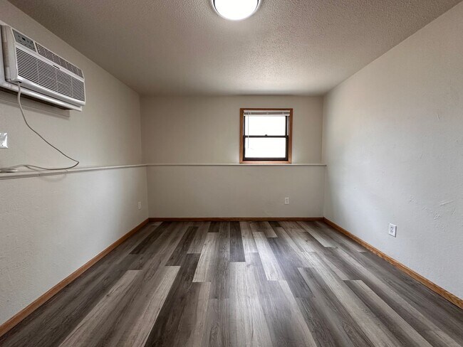 Building Photo - Regal Landing IIII