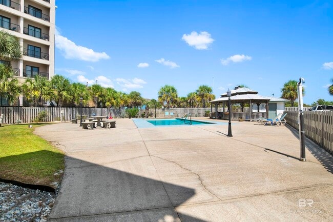 Building Photo - 554 E Beach Blvd