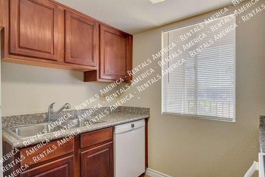 Building Photo - 4310 Sandy River Dr