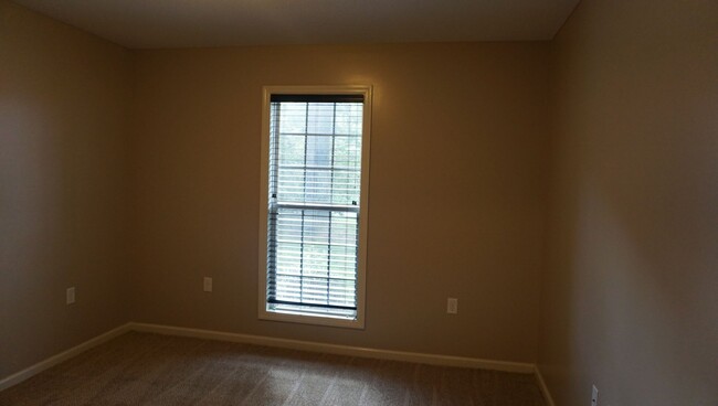 Building Photo - Beautiful 3/2 located in Crestwood