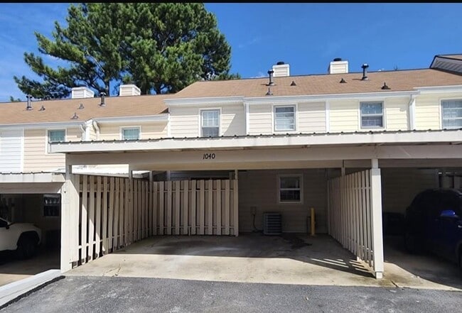 Building Photo - 1040 Old Holcomb Bridge Rd