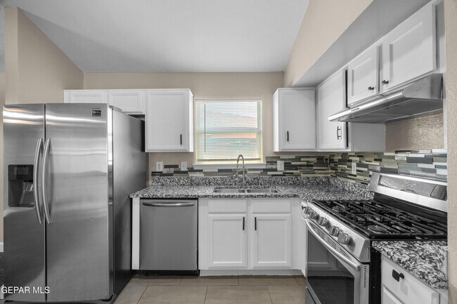 Building Photo - 450 Sunrise Hills Dr