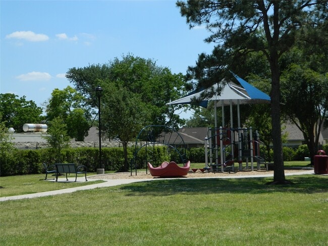 Building Photo - 7415 River Pines Dr