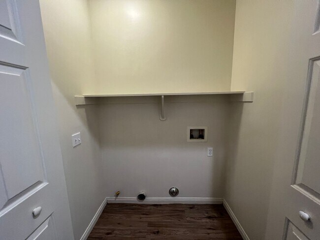 Building Photo - 717 Meadow Grove Ct