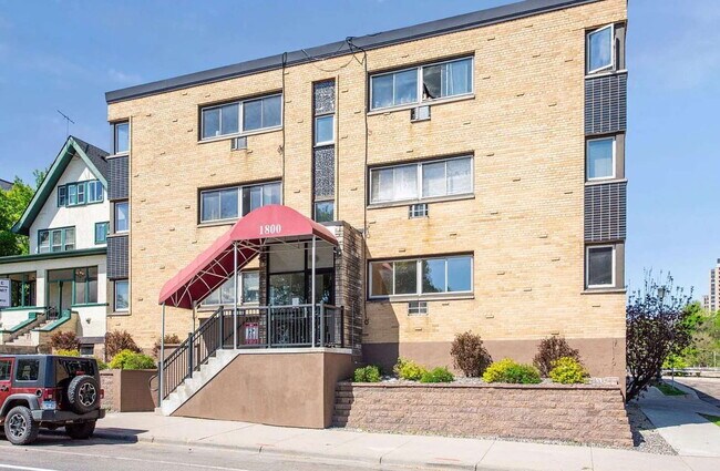 Building Photo - Awesome 2-Bed Condo Retreat in the Heart of Minneapolis  with Skyline views of Downtown