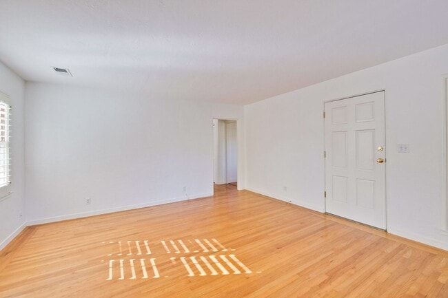 Building Photo - 2990 Cowper St
