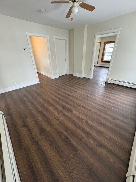 Building Photo - 443 N Perry St